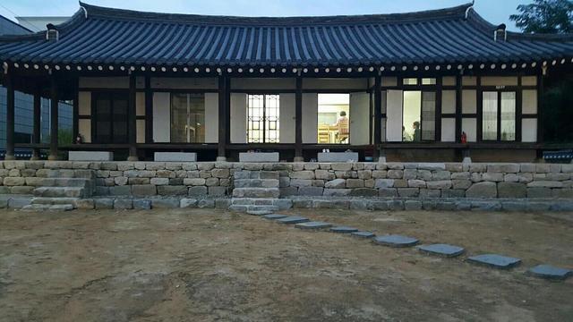 광주 시민들이 인문학을 공부하는 시민자유대학의 거점 공간인 광주 장덕동 근대한옥.