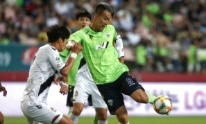 김신욱 멀티 골…전북, 경남에 4-1 승리