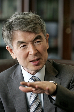 현정택 신임 정석인하학원 이사장. 한겨레 자료사진