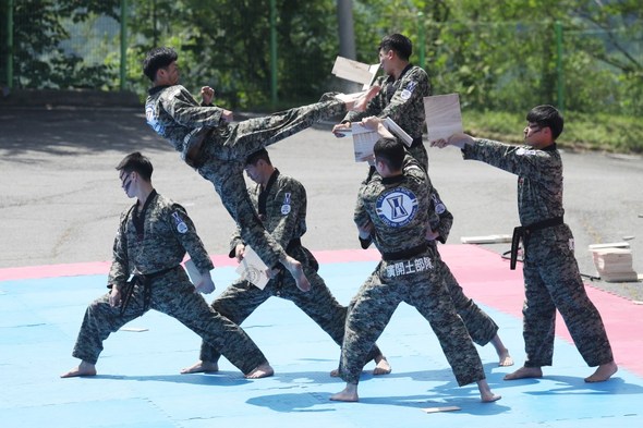 급격한 인구감소에…육군 “2022년까지 병력 10만명 감축”
