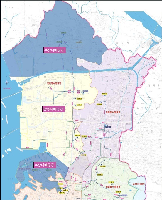 이번 인천 서구 적수 발생 사태는 풍납취수장과 성산가업장 전기설비 법정검사를 할 때 단수 없이 수돗물을 공급하기 위해 수돗물 공급 체계를 전환하는 과정에서 수압이 갑자기 상승해 발생한 것으로 조사됐다. 사진은 수계전환도. 인천시 제공