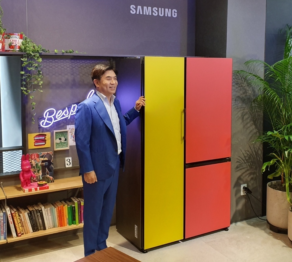 [Photo] Samsung unveils customizable refrigerator : Business : News