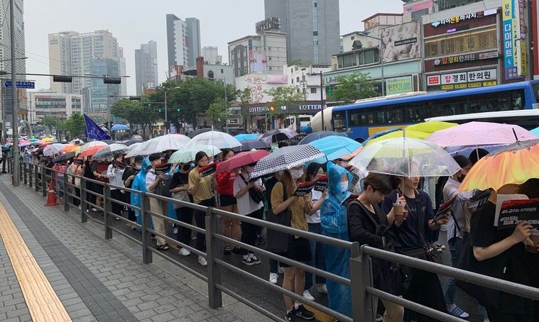 성신여대 학생 700명은 왜 빗속 거리 행진을 하고 나섰나