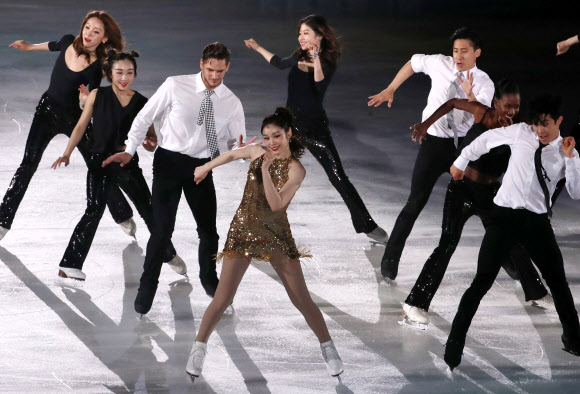 김연아가 6일 오후 서울 송파구 올림픽공원 KSPO돔에서 열린 올댓스케이트 2019 아이스쇼에서 연기를 펼치고 있다. 2019.6.6 연합뉴스