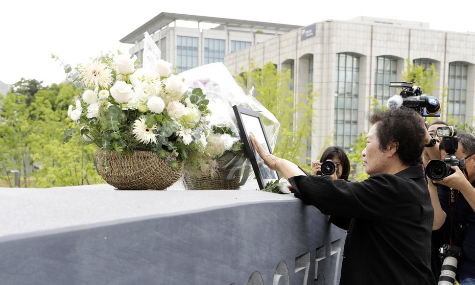 “이제 학교 눈치 안봐도”…연세대 공식행사로 처음 열린 이한열 추모식