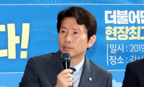 취임 한달 이인영 “발목 잡힌 국회정상화, 속상해”