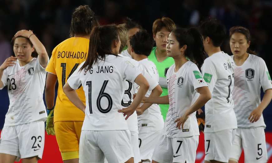 한국 대표팀, 프랑스와 개막전서 0-4 완패