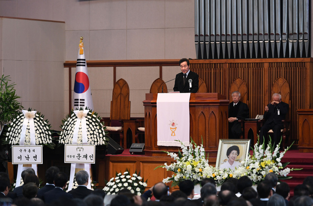 14일 오전 서울 서대문구 창천교회에서 이희호 여사의 장례 예배가 열렸다. 이낙연 국무총리가 조사를 하고 있다. 연합뉴스