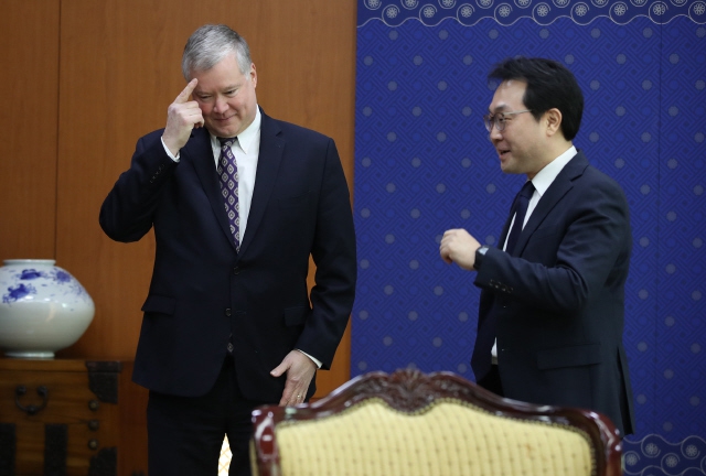 스티브 비건 미국 국무부 대북특별대표와 이도훈 외교부 한반도평화교섭본부장. 사진공동취재단