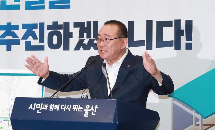 송철호 울산시장은 18일 ‘도시철도망 구축계획(안)’을 발표해, 오는 2027년 1단계로 2개 노선의 트램 개통 계획을 밝혔다.  울산시 제공