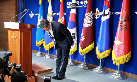 국방부 ‘북한 어선 브리핑’에 청와대 행정관 참석