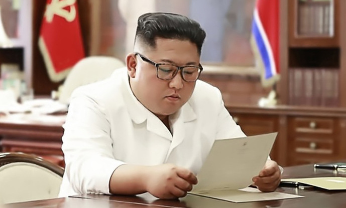 김정은 “트럼프 친서 훌륭한 내용에 만족, 심중히 생각해볼 것”