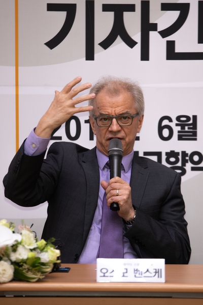 오스모 벤스케 서울시향 신임 음악감독이 24일 서울 세종문화회관 예술동에서 기자간담회를 하고 있다. 서울시향 제공