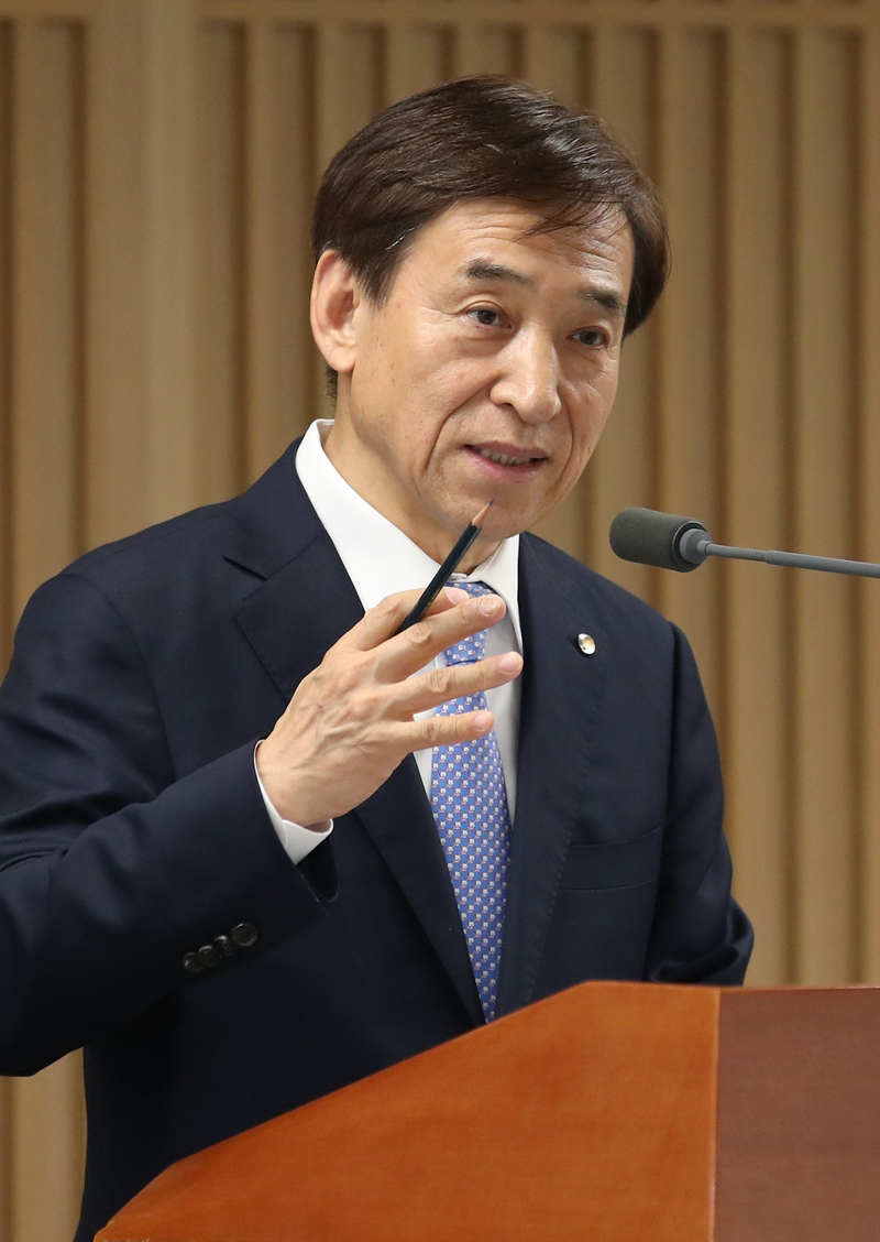 25일 이주열 총재가 한국은행 본부에서 ‘물가안정목표 운영상황 점검’ 기자간담회를 갖고 있다. 한국은행 제공