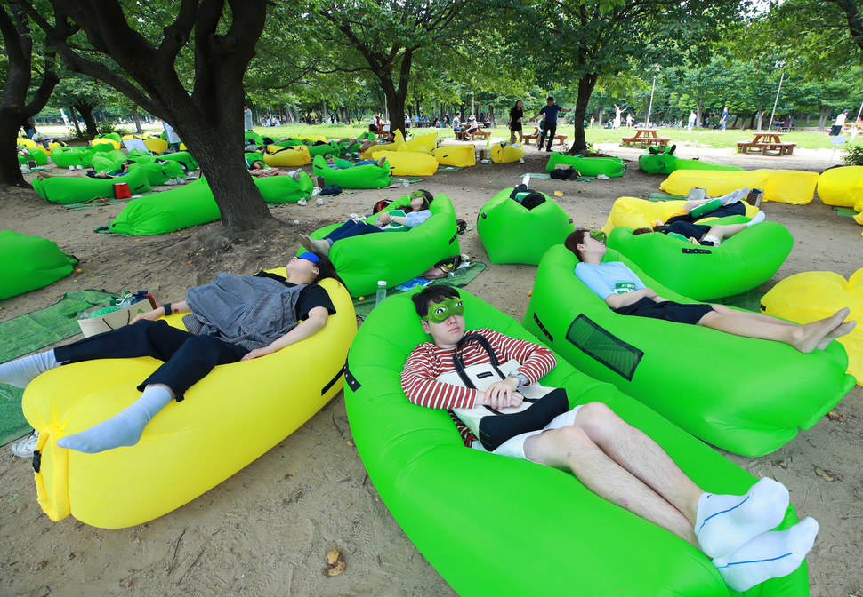 [Photo] Sleeping contest in Seoul Forest National News The Hankyoreh