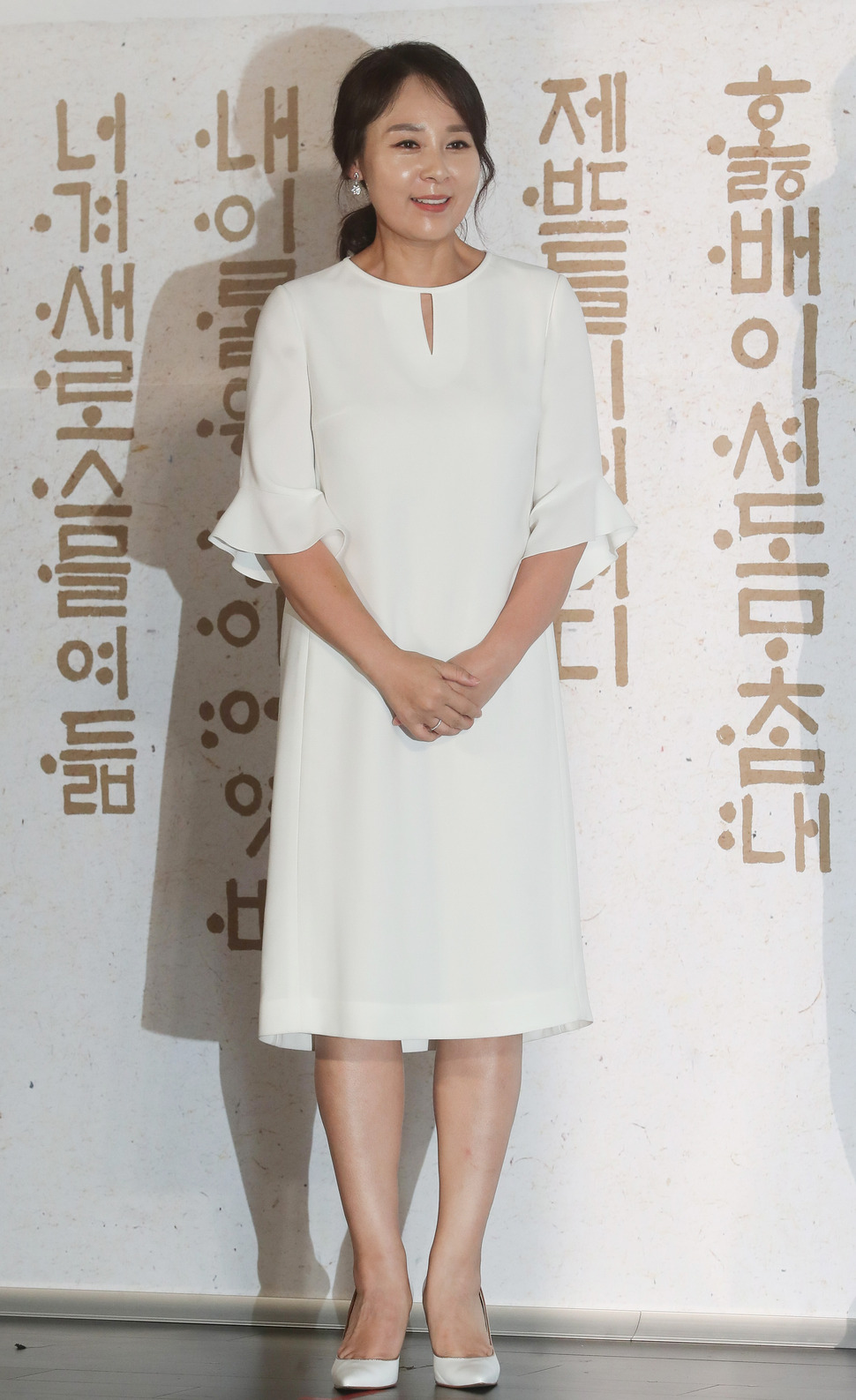 배우 전미선이 29일 전북 전주의 한 호텔 객실에서 숨진 채 발견됐다. 경찰에 따르면 이날 오전 11시 45분께 호텔 객실 화장실에서 전미선이 숨져 있는 것을 매니저가 발견해 경찰에 신고했다. 사진은 전씨가 25일 서울 중구 메가박스 동대문에서 열린 영화 ‘‘나랏말싸미‘‘ 제작발표회에서 포즈를 취하는 모습. 2019.6.29 연합뉴스