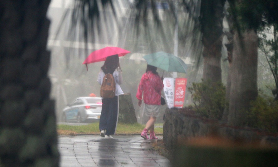 제주 산지 등 강풍·호우특보…산지 등 150㎜ 넘는 비