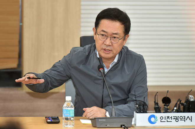 박남춘 인천시장이 1일 시청 공감회의실에서 취임 1주년 기자간담회를 열고 “두번 다시 붉은 수돗물 사태와 같은 일이 재발하지 않도록 상수도 혁신 로드맵을 만들어 시행하겠다”고 밝히고 있다. 인천시 제공
