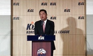 전창진, 4년 만에 프로농구 복귀…KCC 감독 맡아