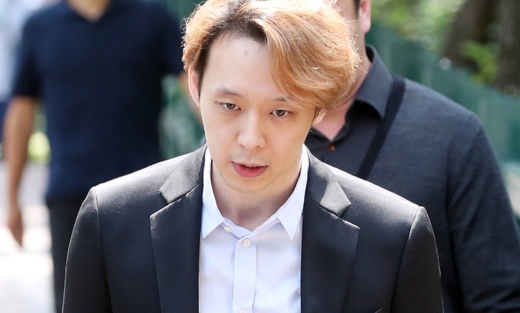 ‘마약’혐의 박유천 집행유예로 출소…“정직하게 살겠다”