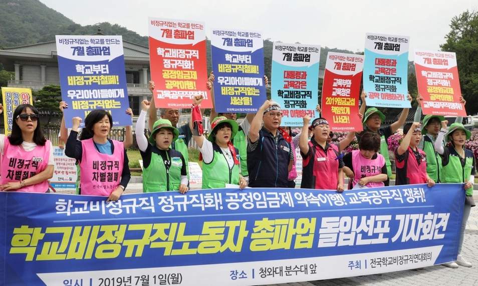 빵·도시락에 교직원이 직접 조리도…일부에선 “길어지면 어쩌나…” 우려