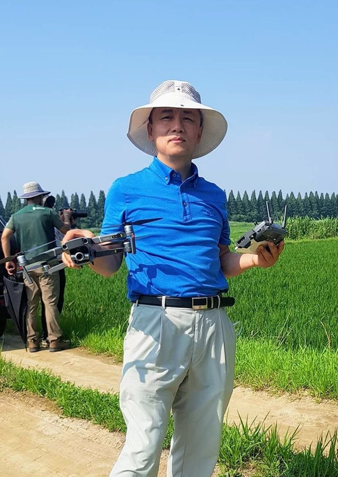 지난 6일 오후 드론을 들고 경기도 화성시 막개발 현장 조사에 나선 환경운동가 최병성 목사. 최병성 목사 페이스북