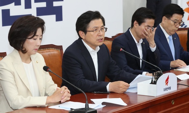 [사설] ‘일본 대응’ 위한 청와대 회동 참석이 ‘들러리’라는 황교안 대표