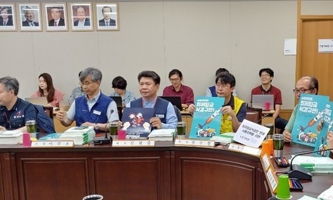 [사설] 최저임금 속도조절 뒤 주목되는 ‘살찐 고양이법’