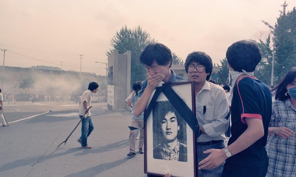 [포토] 대만 기자가 32년전 찍은 ‘이한열 장례식’ 국내 처음 공개