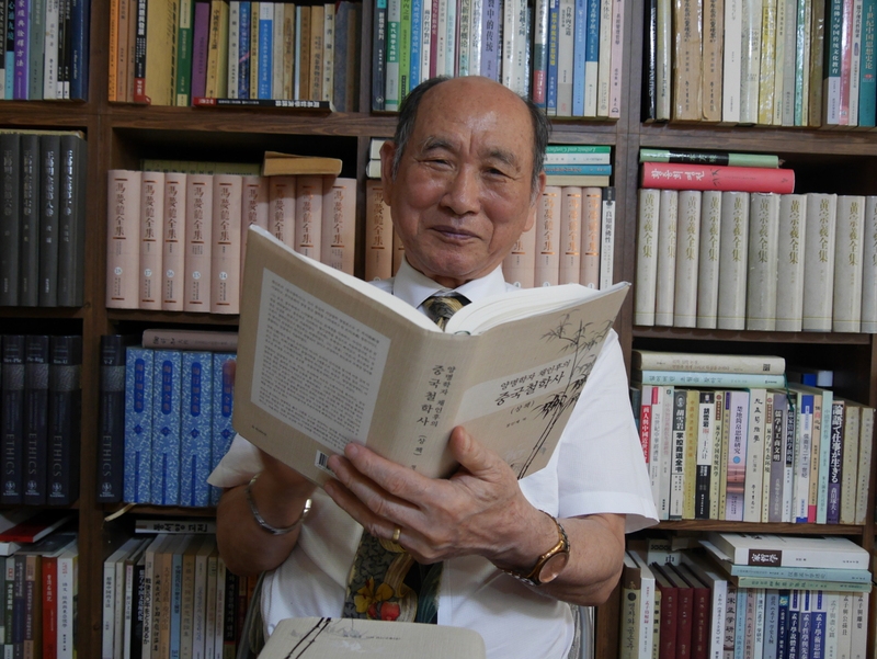 현대 세 중국철학사들의 번역을 마친 정인재 서강대 명예교수