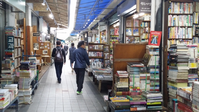 부산 중구 보수동책방골목의 모습. <한겨레> 자료사진