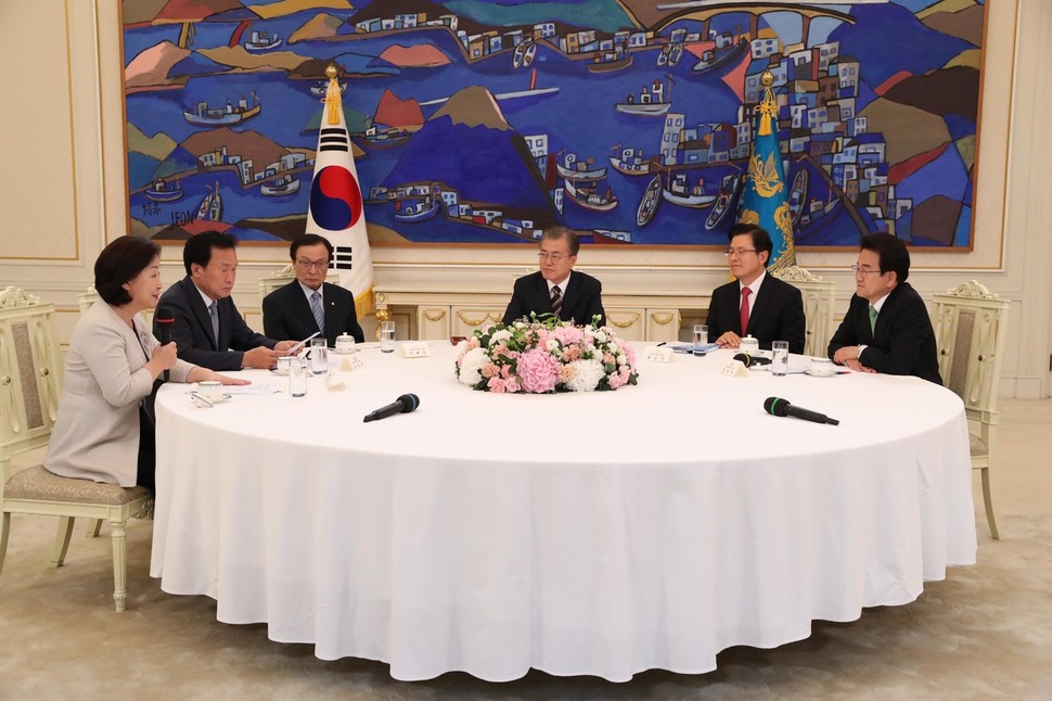 심상정 정의당 대표가 18일 오후 청와대 본관 인왕실에서 열린 정당 대표 초청 대화에 참석해 머리발언을 하고 있다. 청와대사진기자단