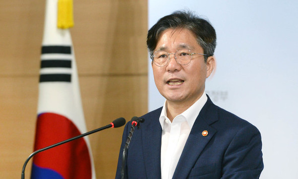 성윤모 장관 “일본, 근시안적 조처 철회해야…언제 어디서든 대화할 준비”