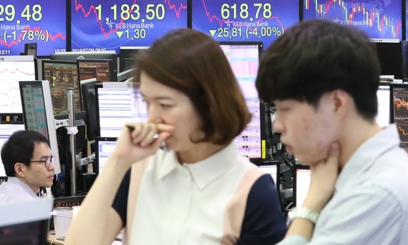 드러누운 증시…코스닥 4% 급락·코스피 2000선 위협