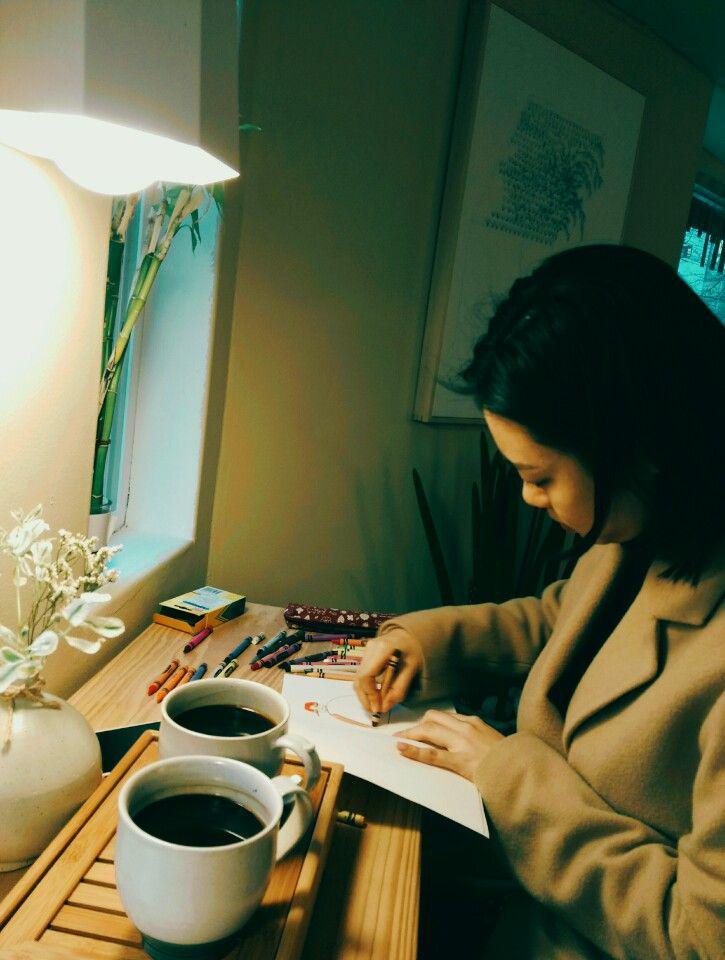 평범한 8년 차 직장인이면서 동시에 독립출판 작가인 <판타스틱 우울백서> 저자 서귤. 서귤 제공.