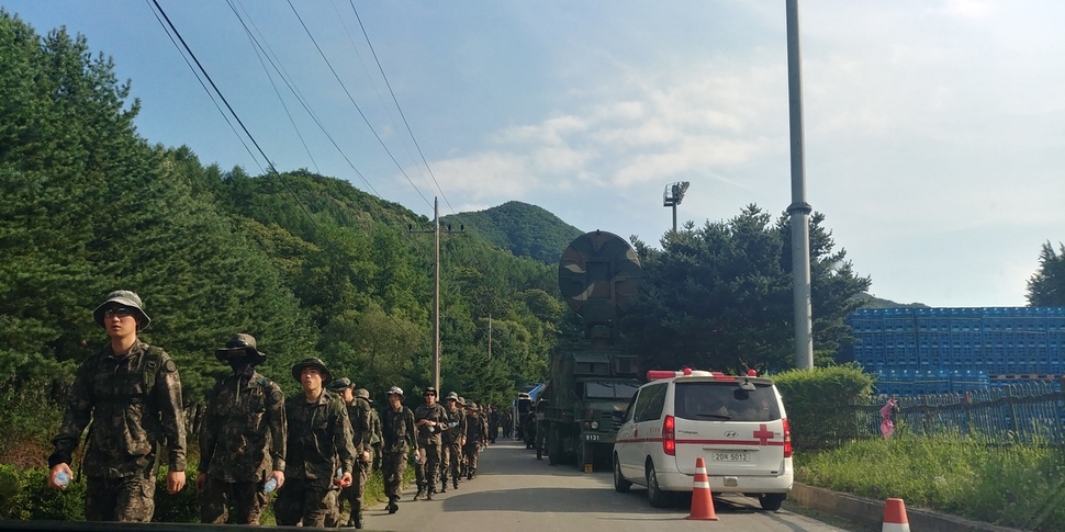 31일 조은누리양 수색이 투입된 군 장병들이 이동하고 있다.오윤주 기자