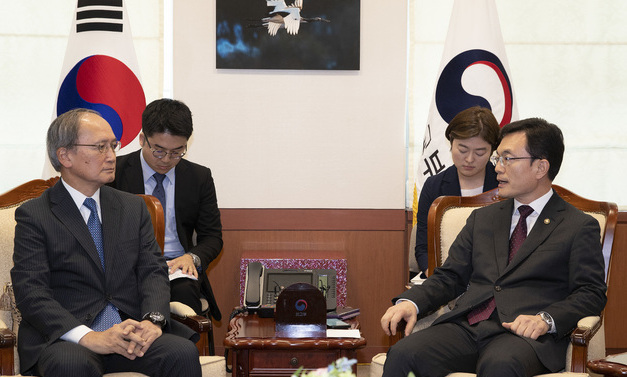 일본대사 초치한 외교차관 “한국 국민들, 보복조치 취한 나라 우호국으로 생각 못해”