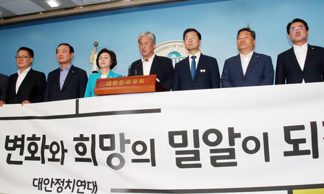 [사설] 명분도 원칙도 없는 총선용 이합집산은 안 된다