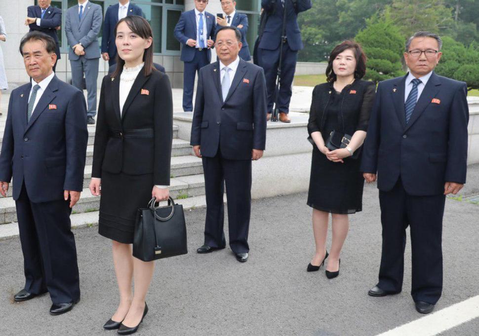 지난 6월30일 남북미 정상의 판문점 만남 때 김정은 국무위원장을 수행한 북쪽 주요 인사들. 맨 오른쪽이 장금철 새 통일전선부장이다. 연합뉴스