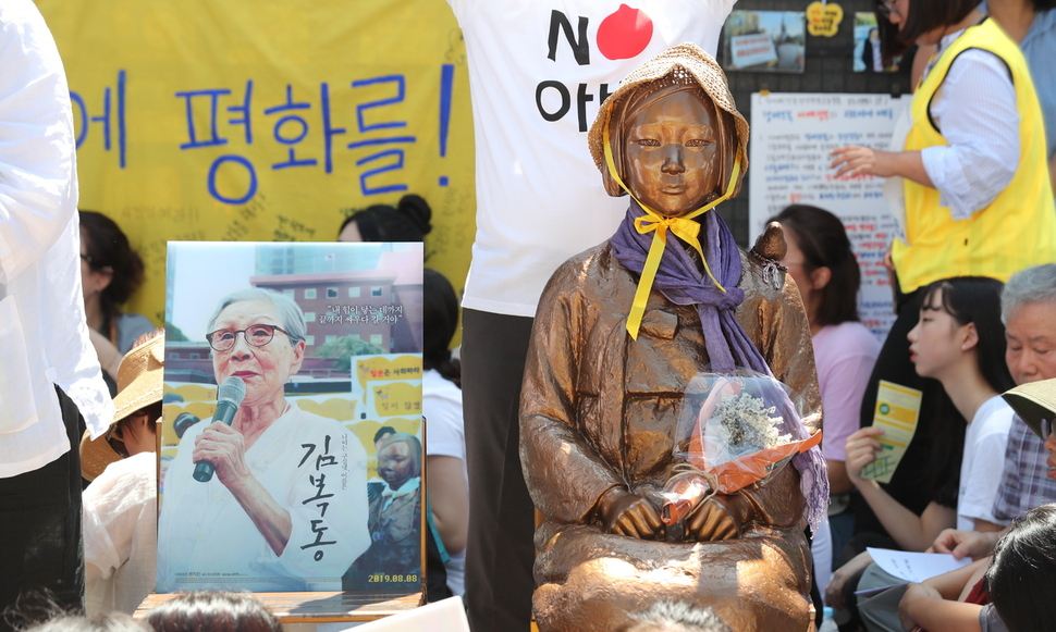 [만리재사진첩] “가해국 일본은 이 외침을 들어라!” 1400차 맞은 수요시위 현장