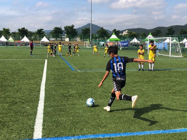 화랑대기 전국 유소년축구대회는 가장 큰 규모의 대회로 알려져 있지만, 대한축구협회 경기규정도 제대로 지켜지지 않는 등 경기 운영에서도 미진한 부분이 많았다.