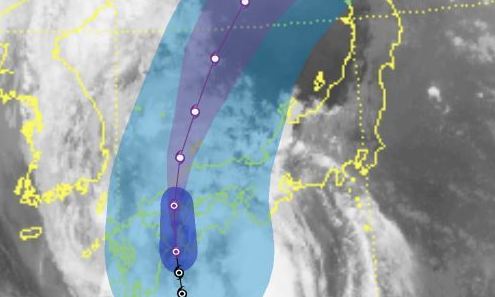 태풍 크로사, 내일 새벽 동해로…‘돌풍·비’ 대비해야