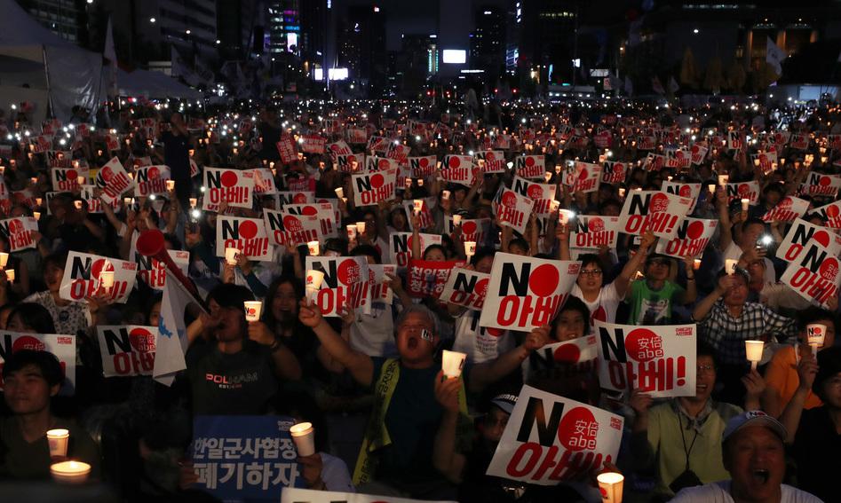 [포토]광화문 가득 채운 촛불의 외침 “NO 아베”