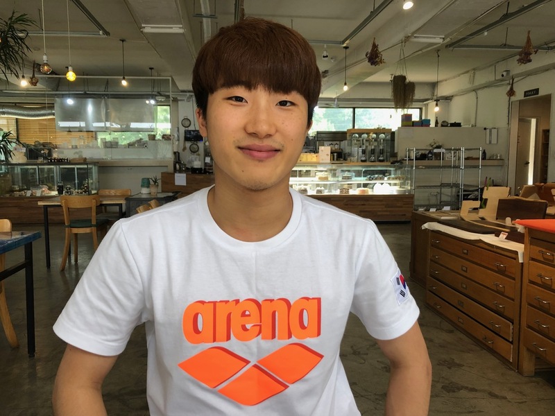 우하람이 19일 경기도 하남시 국민체육진흥공단 다이빙팀 숙소 근처의 카페에서 도쿄올림픽 목표를 말하고 있다.