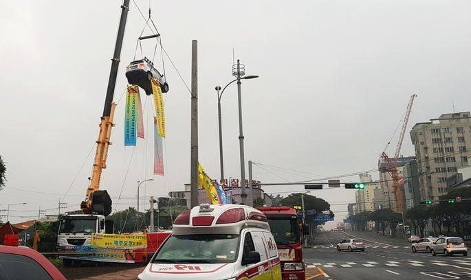 제주 크레인 사고 보상 요구 고공시위 이틀째