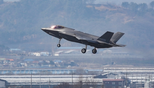 한국의 첫 스텔스 전투기 F-35A. 청주/연합뉴스