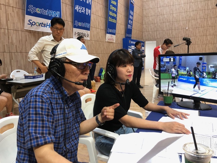 이날 네이버 중계를 맡은 유수호 아나운서와 안유진 코치.