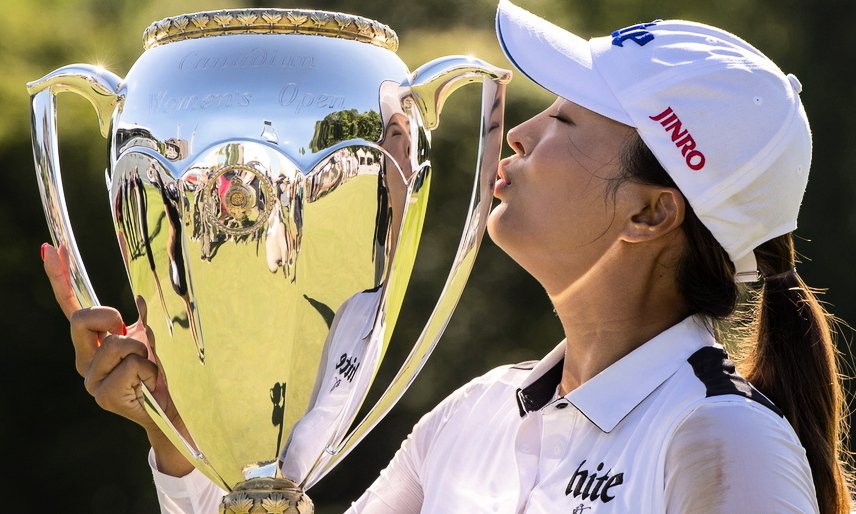 ‘태극기 스코어북’ 고진영, ‘72홀 노보기’로 LPGA 우승…시즌 4승