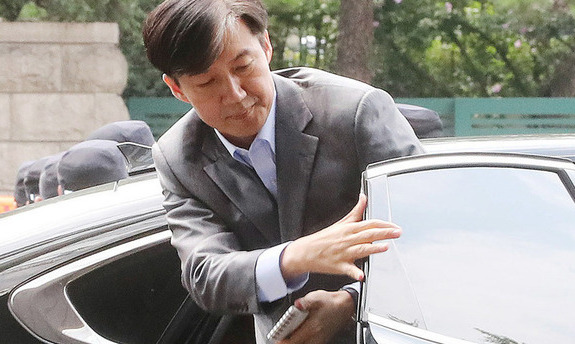 [사설] 청문회 직전의 이례적 ‘법무장관 후보’ 수사, 괜찮나