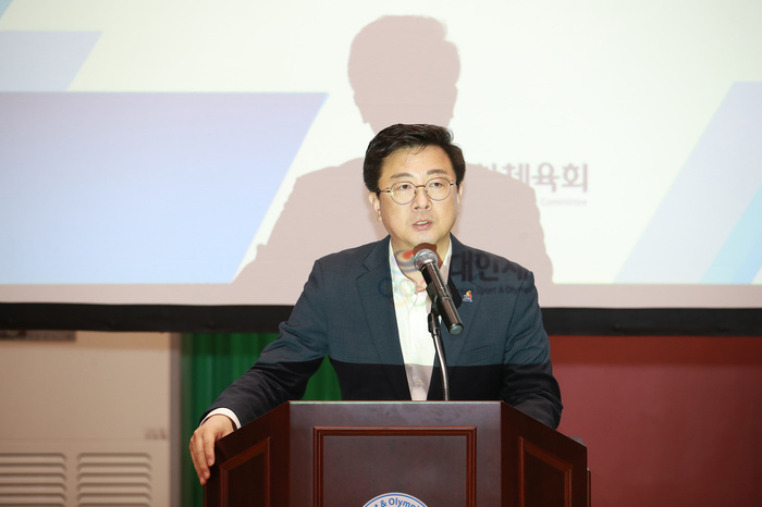 정창수 서울시체육회 사무처장이 28일 잠실실내체육관에서 열린 100회 전국체전 시·도 대표자 회의에서 발표하고 있다. 서울시체육회 제공